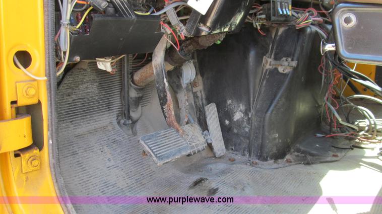 image for item G2022 1999 International 4900 dump truck