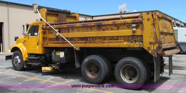 image for item G2027 1999 International 4900 dump truck