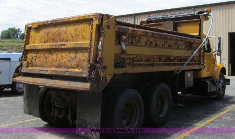 image for item G2027 1999 International 4900 dump truck