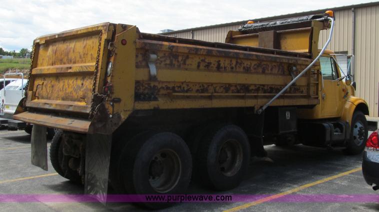 image for item G2027 1999 International 4900 dump truck