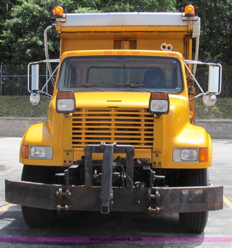 image for item G2027 1999 International 4900 dump truck