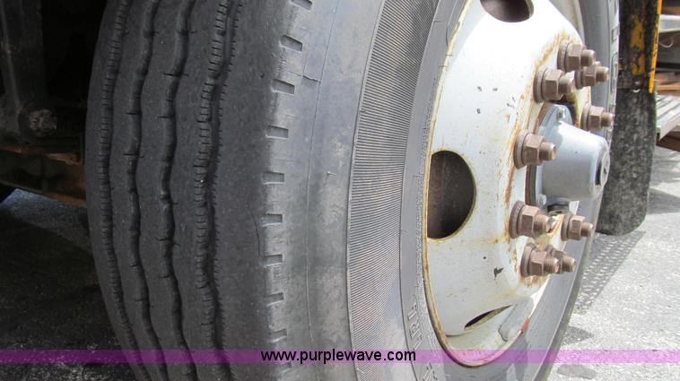 image for item G2027 1999 International 4900 dump truck