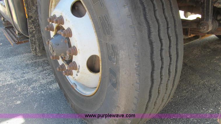 image for item G2027 1999 International 4900 dump truck