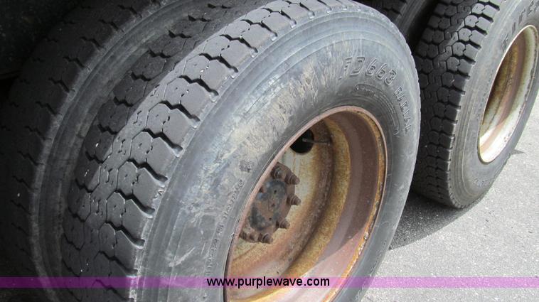 image for item G2027 1999 International 4900 dump truck