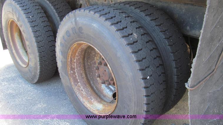 image for item G2027 1999 International 4900 dump truck