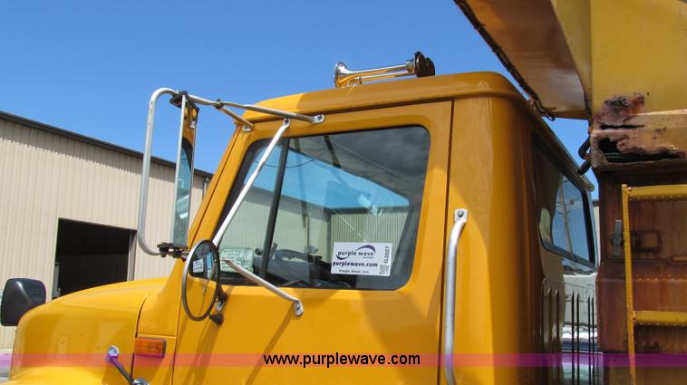 image for item G2027 1999 International 4900 dump truck