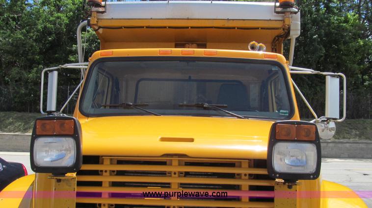 image for item G2027 1999 International 4900 dump truck