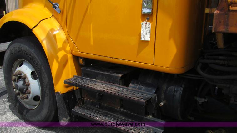 image for item G2027 1999 International 4900 dump truck