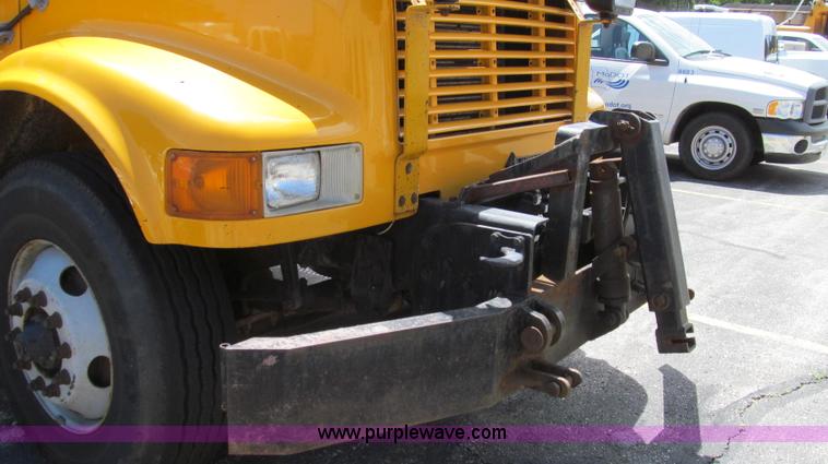image for item G2027 1999 International 4900 dump truck