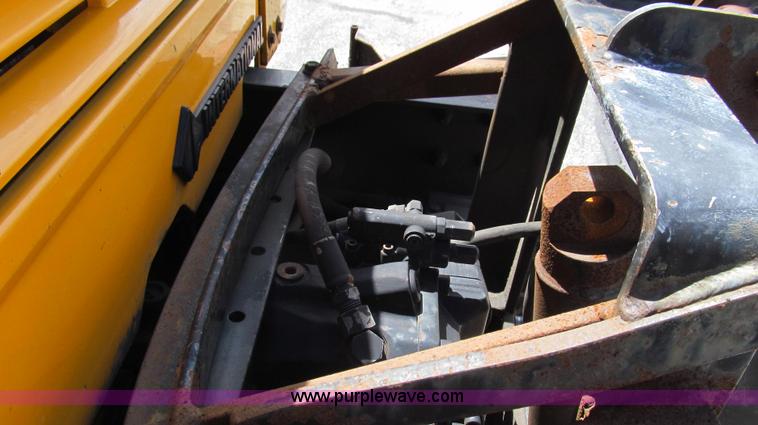 image for item G2027 1999 International 4900 dump truck