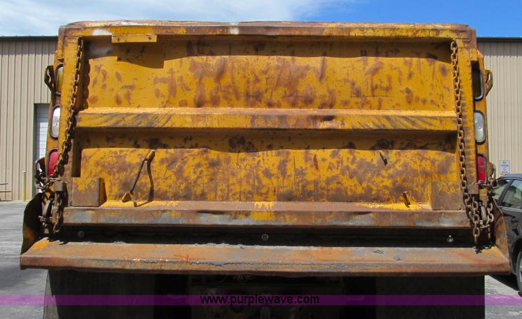 image for item G2027 1999 International 4900 dump truck