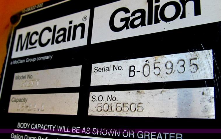 image for item G2027 1999 International 4900 dump truck