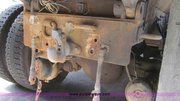 image for item G2027 1999 International 4900 dump truck