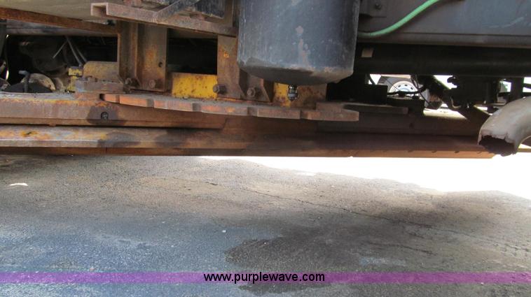 image for item G2027 1999 International 4900 dump truck