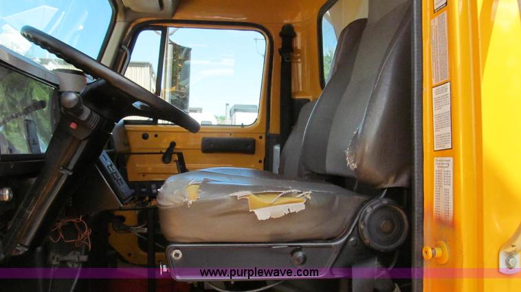 image for item G2027 1999 International 4900 dump truck