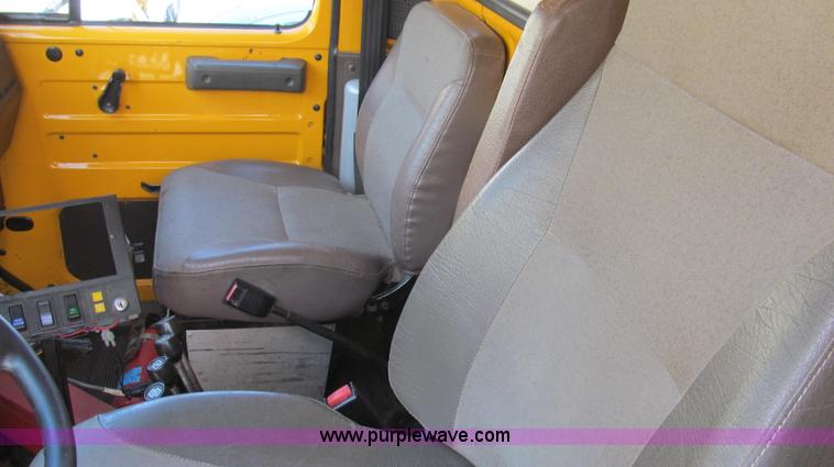 image for item G2027 1999 International 4900 dump truck