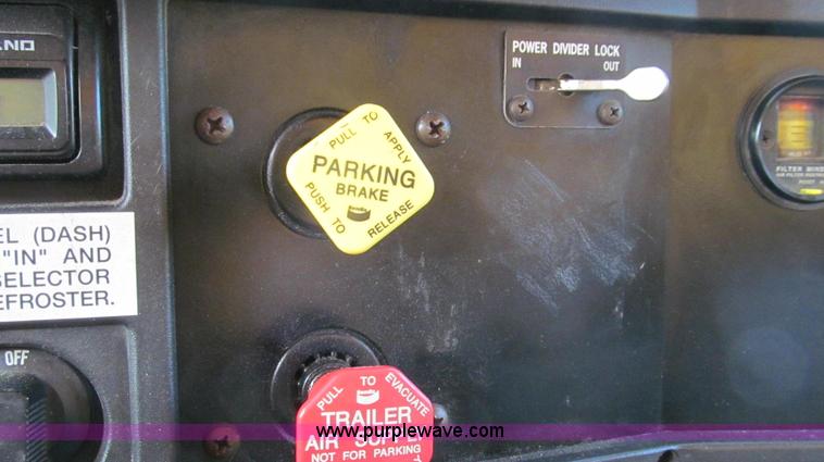 image for item G2027 1999 International 4900 dump truck