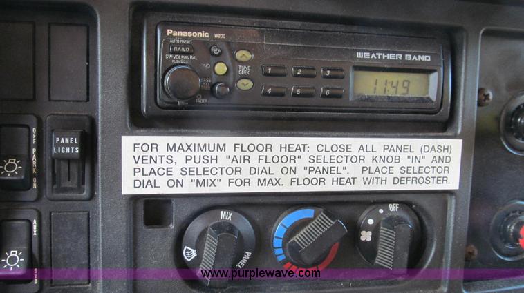 image for item G2027 1999 International 4900 dump truck