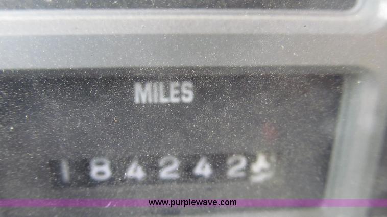 image for item G2027 1999 International 4900 dump truck