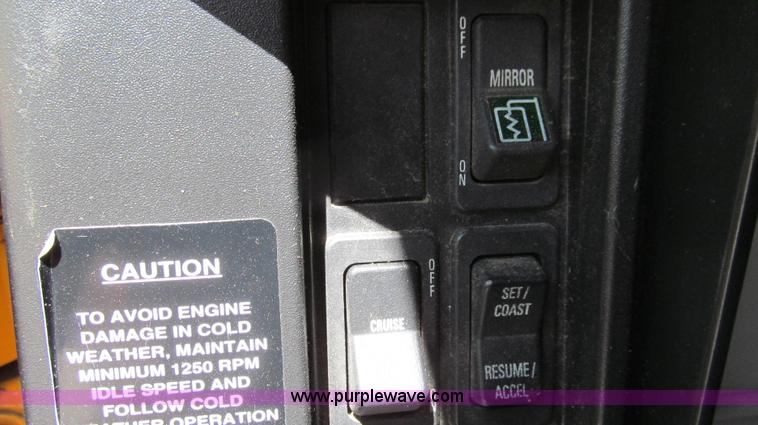 image for item G2027 1999 International 4900 dump truck