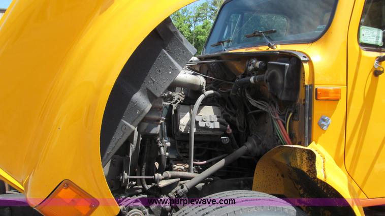 image for item G2027 1999 International 4900 dump truck