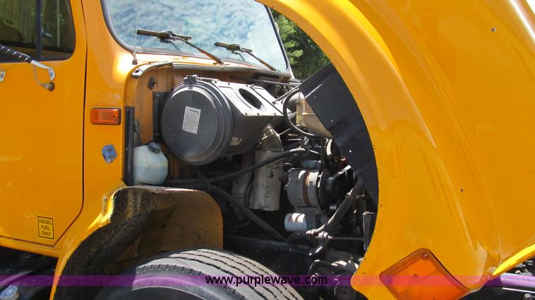 image for item G2027 1999 International 4900 dump truck