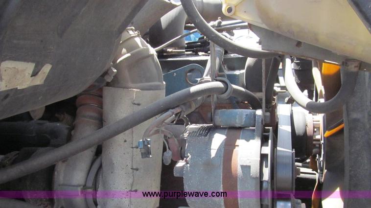 image for item G2027 1999 International 4900 dump truck