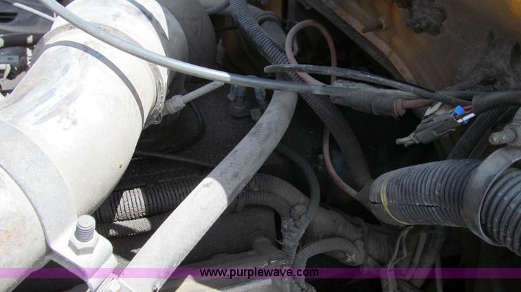 image for item G2027 1999 International 4900 dump truck