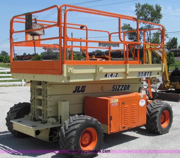 image for item G2028 2000 JLG 33RTS scissor lift