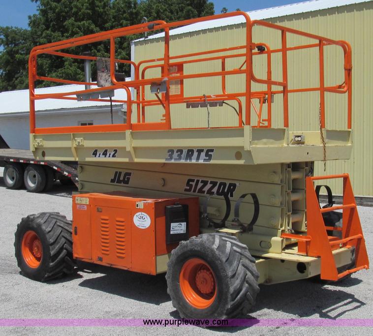image for item G2028 2000 JLG 33RTS scissor lift