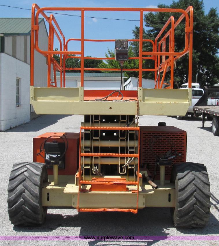 image for item G2028 2000 JLG 33RTS scissor lift