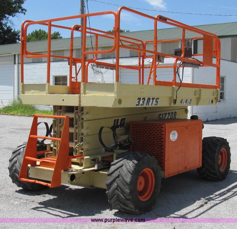 image for item G2028 2000 JLG 33RTS scissor lift