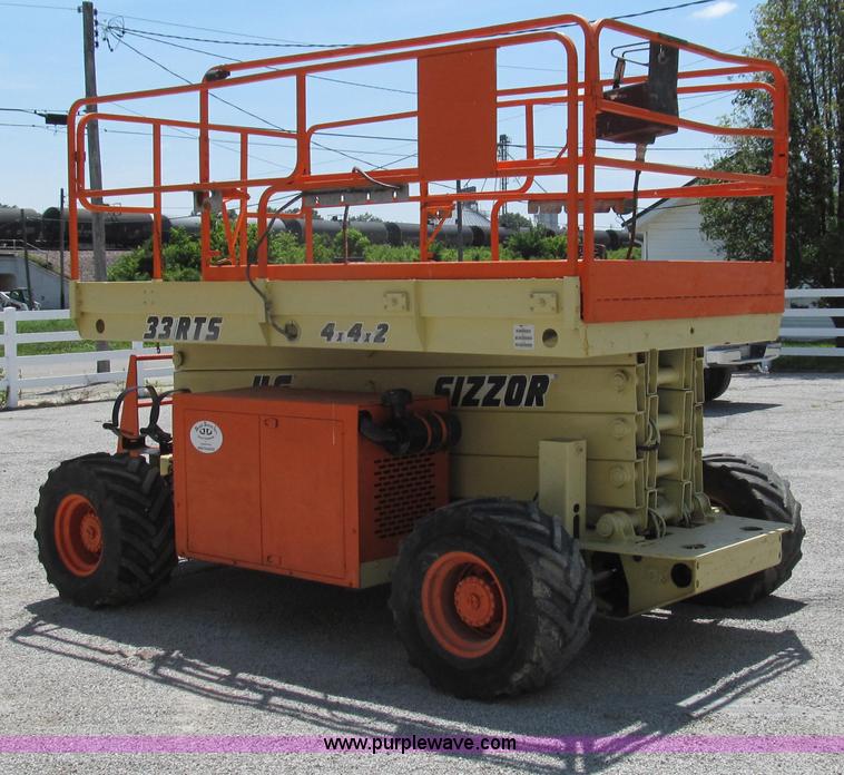 image for item G2028 2000 JLG 33RTS scissor lift