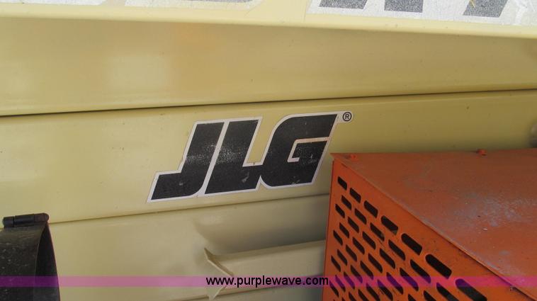 image for item G2028 2000 JLG 33RTS scissor lift