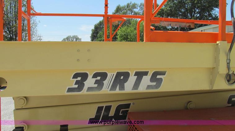 image for item G2028 2000 JLG 33RTS scissor lift