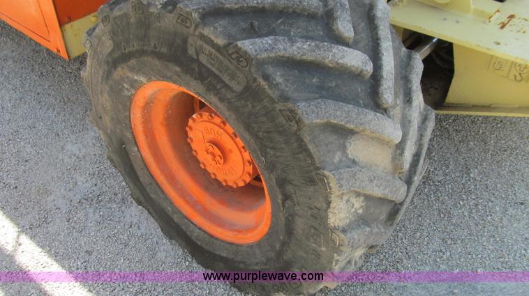 image for item G2028 2000 JLG 33RTS scissor lift