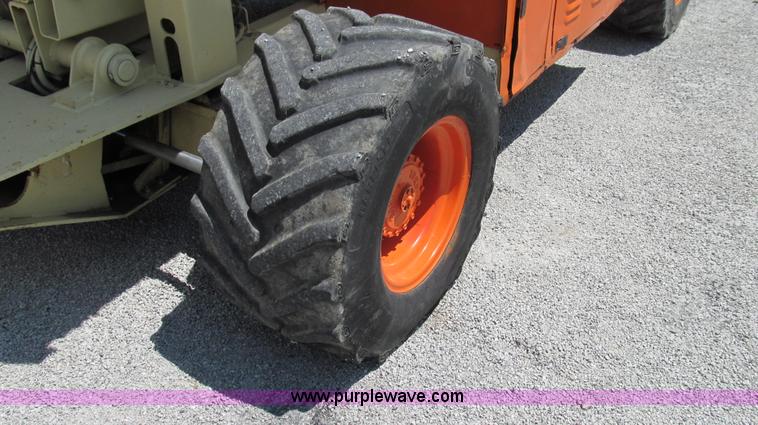 image for item G2028 2000 JLG 33RTS scissor lift