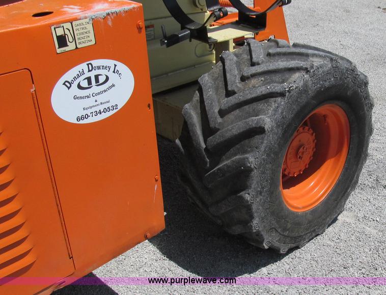 image for item G2028 2000 JLG 33RTS scissor lift