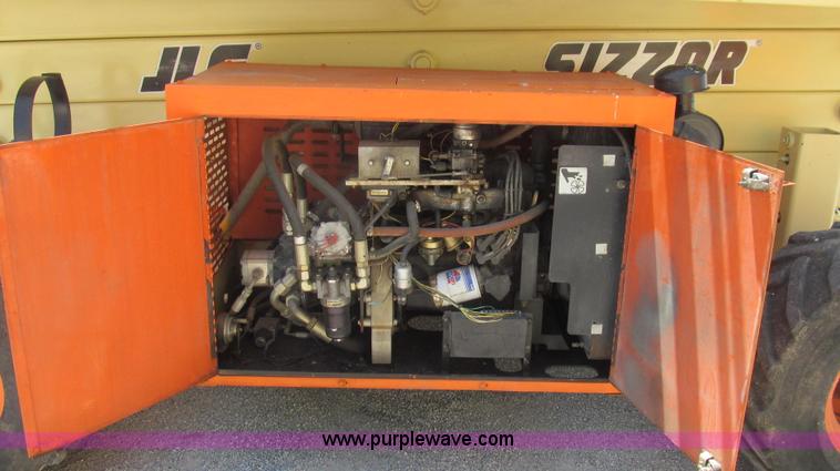 image for item G2028 2000 JLG 33RTS scissor lift