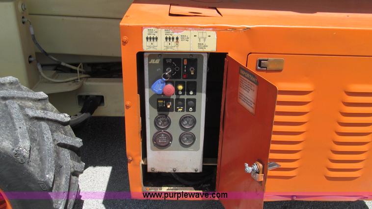 image for item G2028 2000 JLG 33RTS scissor lift