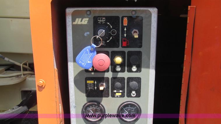 image for item G2028 2000 JLG 33RTS scissor lift