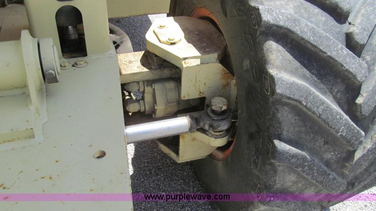 image for item G2028 2000 JLG 33RTS scissor lift