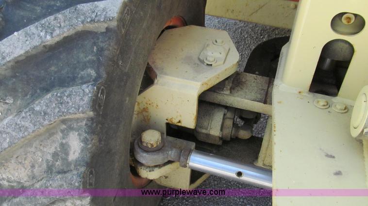 image for item G2028 2000 JLG 33RTS scissor lift