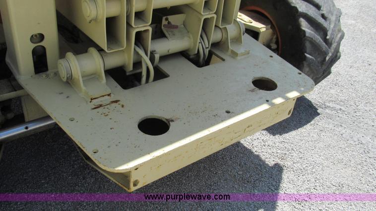 image for item G2028 2000 JLG 33RTS scissor lift