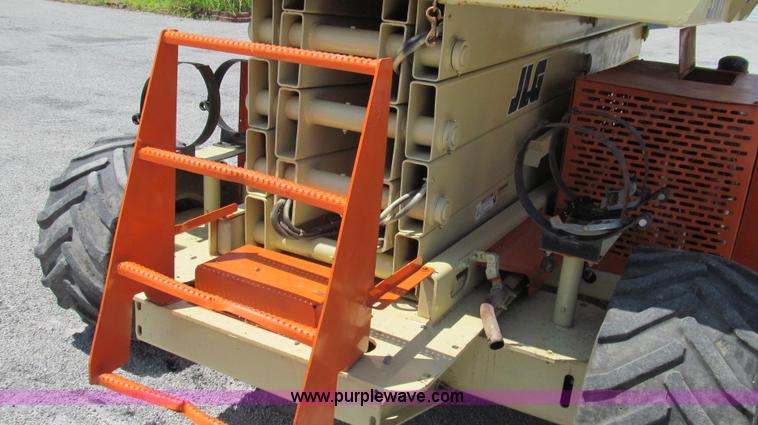 image for item G2028 2000 JLG 33RTS scissor lift