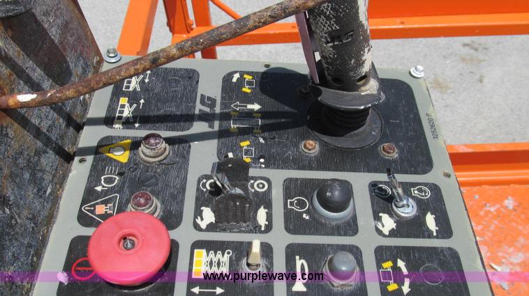 image for item G2028 2000 JLG 33RTS scissor lift