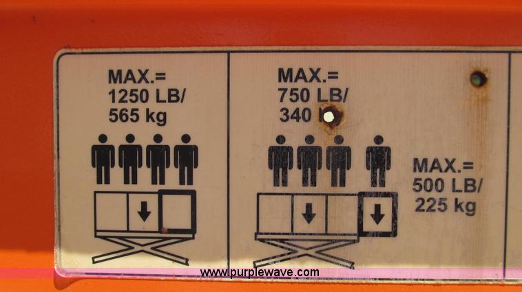 image for item G2028 2000 JLG 33RTS scissor lift