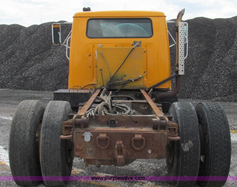 image for item G2030 2000 International 4900 truck cab and chassis