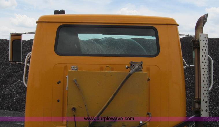 image for item G2030 2000 International 4900 truck cab and chassis