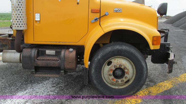 image for item G2030 2000 International 4900 truck cab and chassis